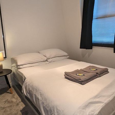לונדון Charming & Quaint Old Compton Apartamento - Quiet Guests Only Allowed, No Parties Allowed, Over 25 Years Old Or Families מראה חיצוני תמונה