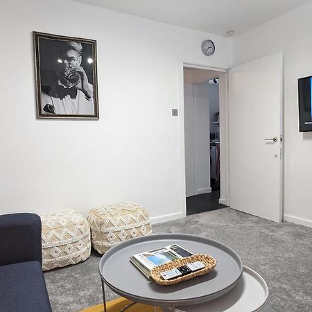 לונדון Charming & Quaint Old Compton Apartamento - Quiet Guests Only Allowed, No Parties Allowed, Over 25 Years Old Or Families מראה חיצוני תמונה