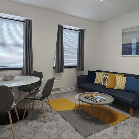 לונדון Charming & Quaint Old Compton Apartamento - Quiet Guests Only Allowed, No Parties Allowed, Over 25 Years Old Or Families מראה חיצוני תמונה