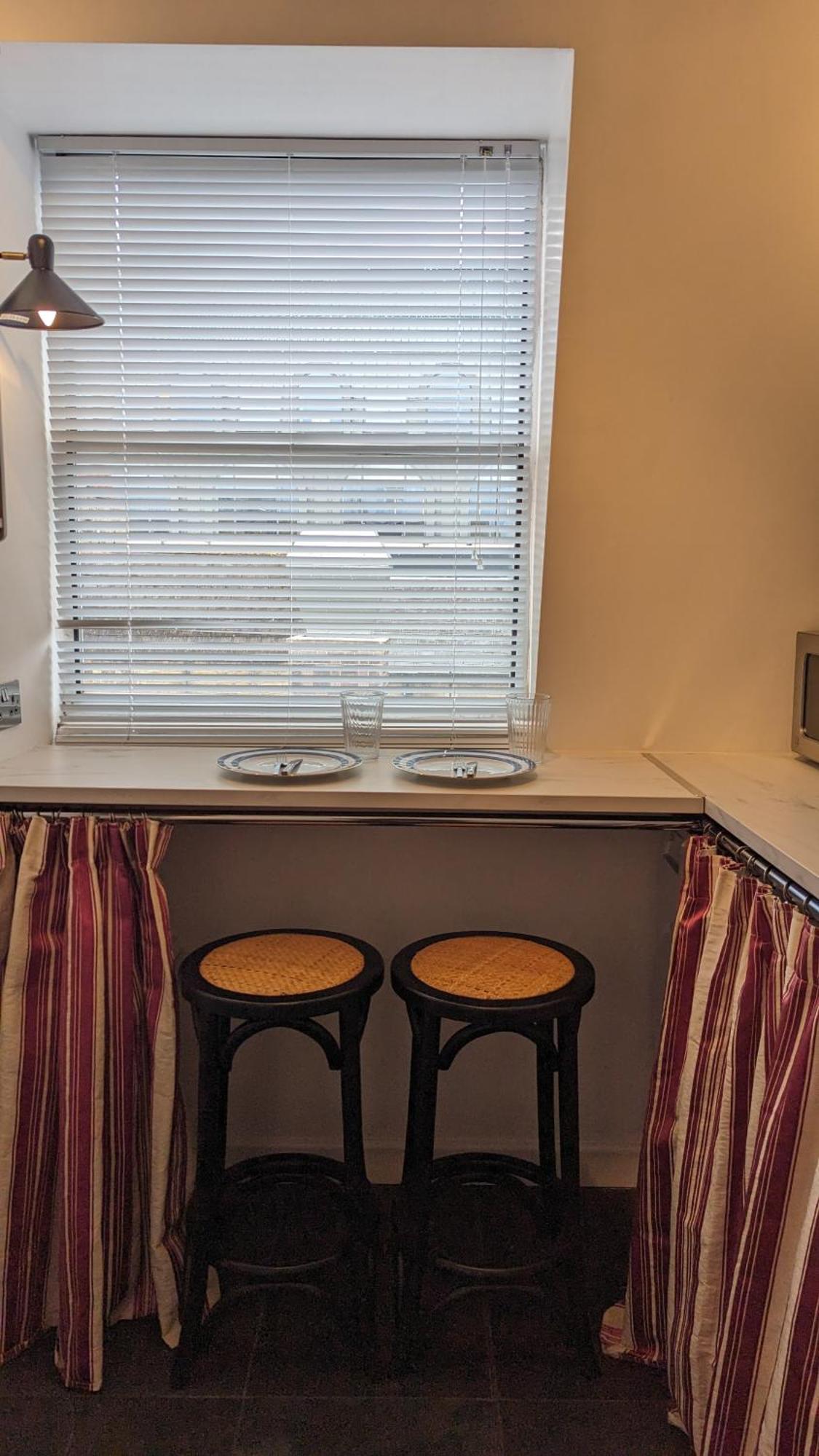 לונדון Charming & Quaint Old Compton Apartamento - Quiet Guests Only Allowed, No Parties Allowed, Over 25 Years Old Or Families מראה חיצוני תמונה
