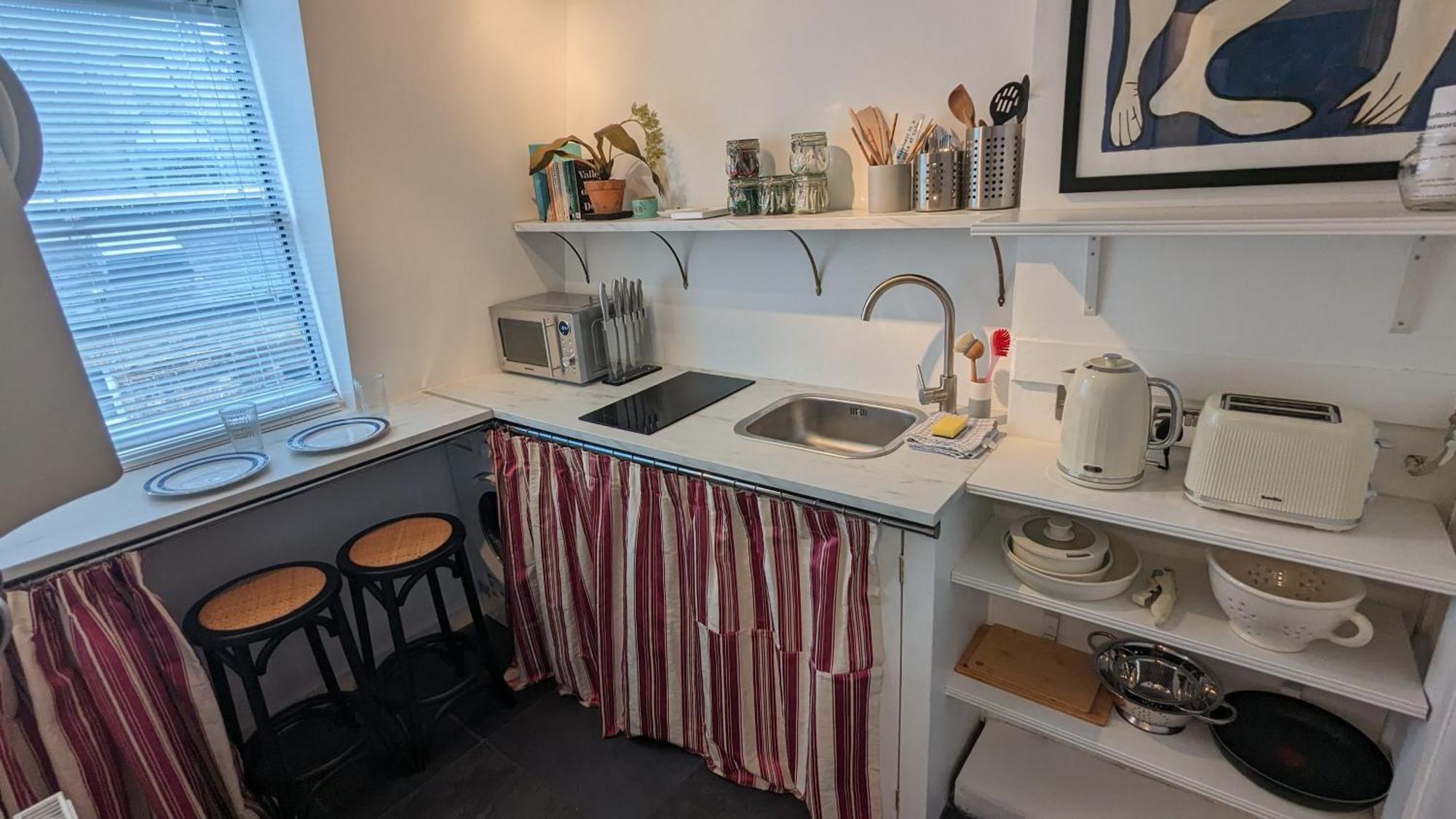לונדון Charming & Quaint Old Compton Apartamento - Quiet Guests Only Allowed, No Parties Allowed, Over 25 Years Old Or Families מראה חיצוני תמונה