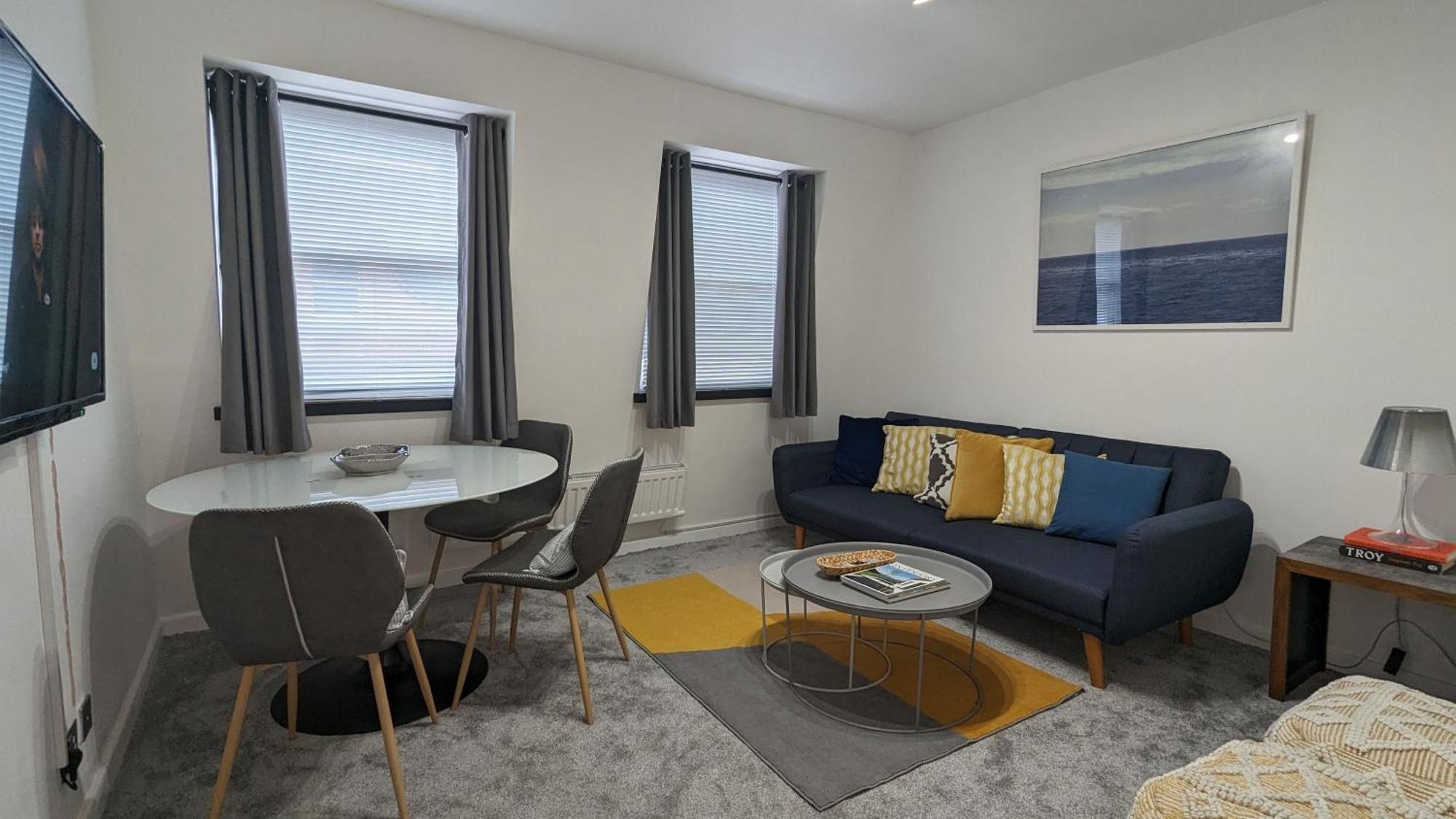 לונדון Charming & Quaint Old Compton Apartamento - Quiet Guests Only Allowed, No Parties Allowed, Over 25 Years Old Or Families מראה חיצוני תמונה