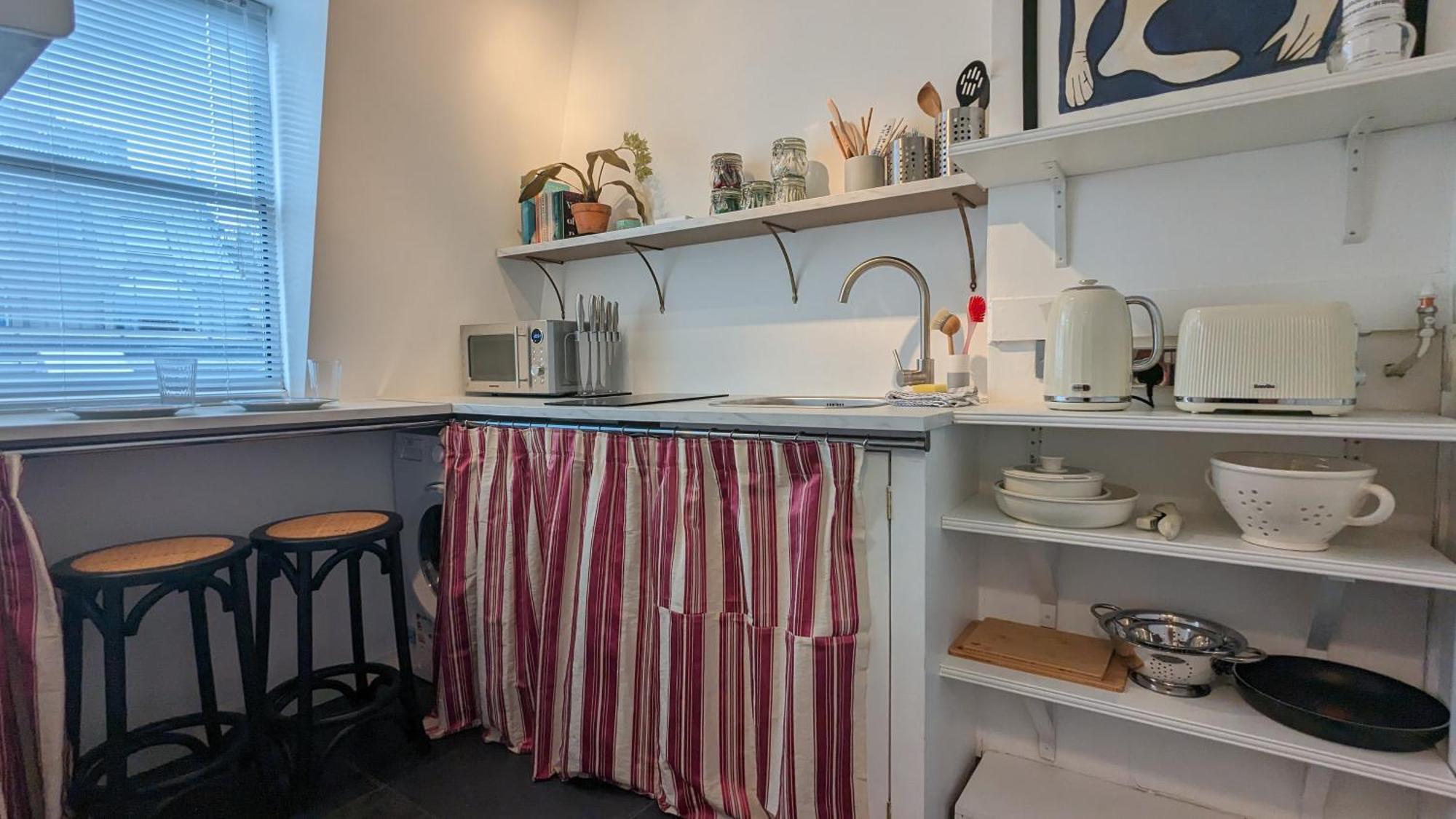 לונדון Charming & Quaint Old Compton Apartamento - Quiet Guests Only Allowed, No Parties Allowed, Over 25 Years Old Or Families מראה חיצוני תמונה
